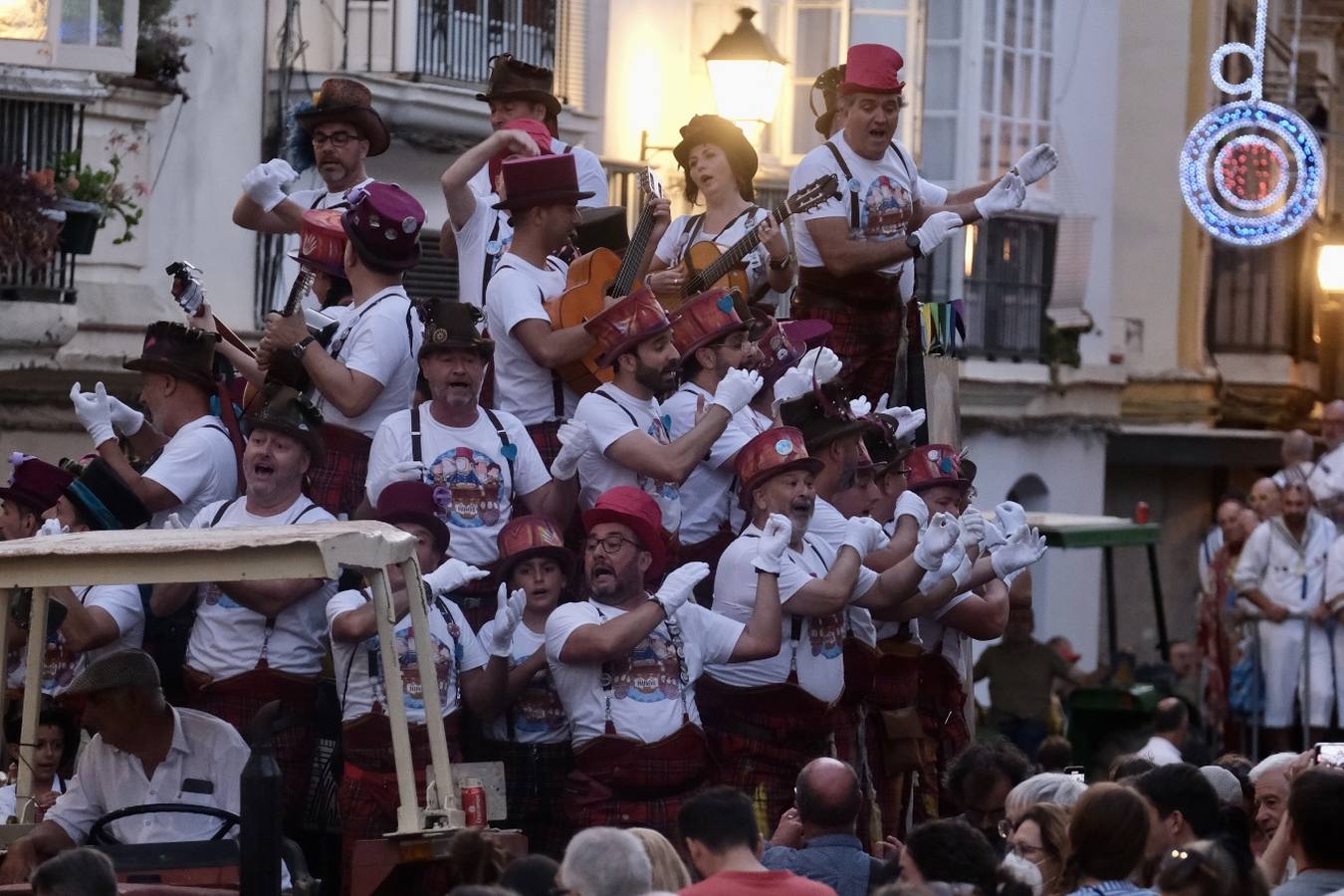 Fotos: Ambiente y carrusel de coros en Cádiz el Domingo de Piñata