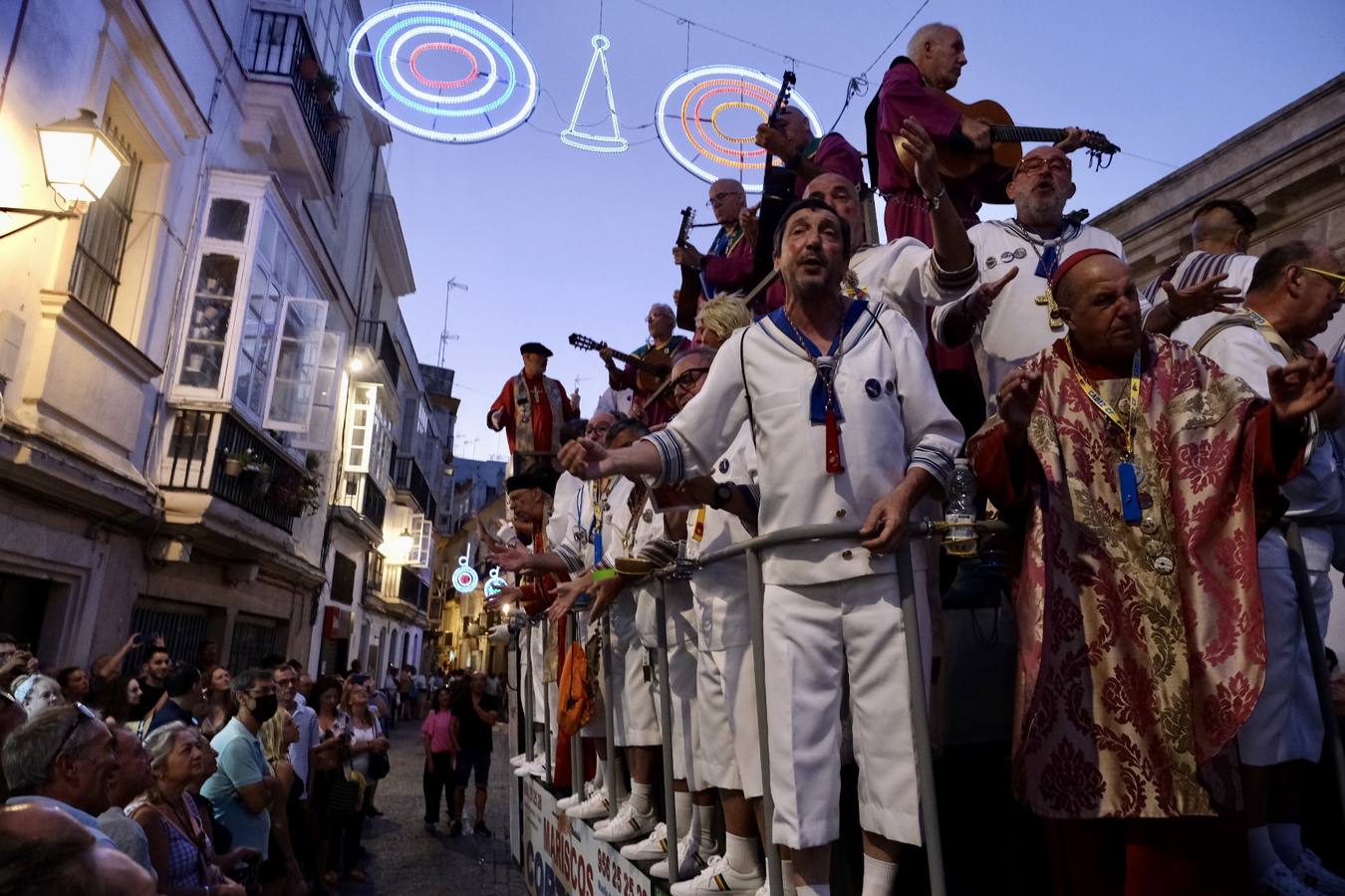 Fotos: Ambiente y carrusel de coros en Cádiz el Domingo de Piñata