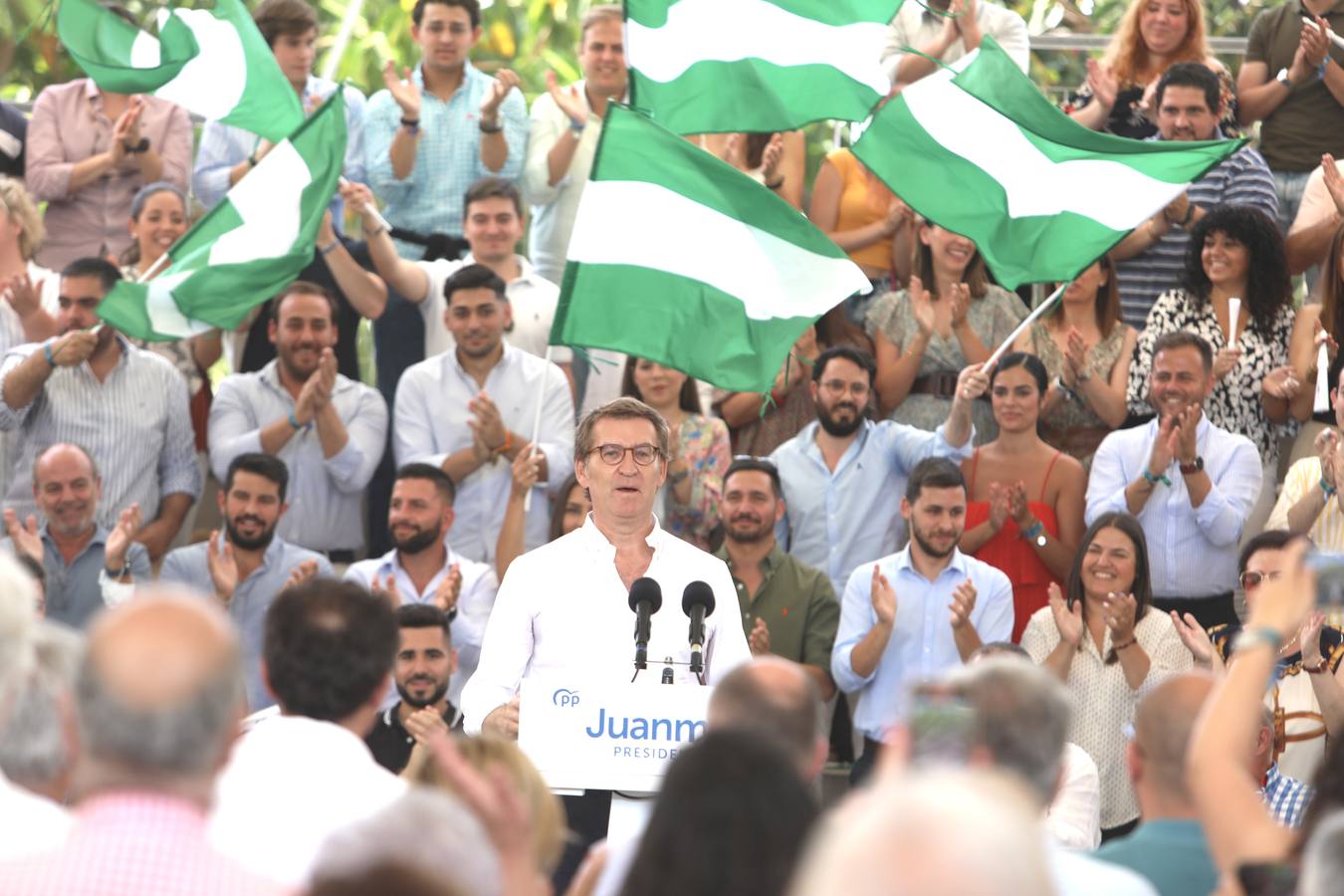 Fotos: Feijóo pide el voto en Cádiz «para seguir construyendo una tierra más libre»