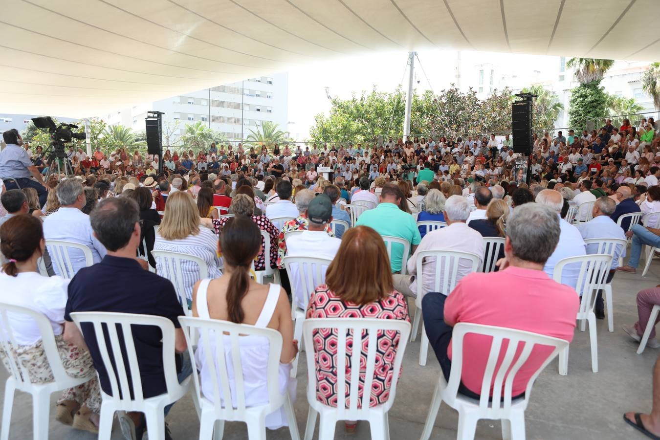 Fotos: Feijóo pide el voto en Cádiz «para seguir construyendo una tierra más libre»