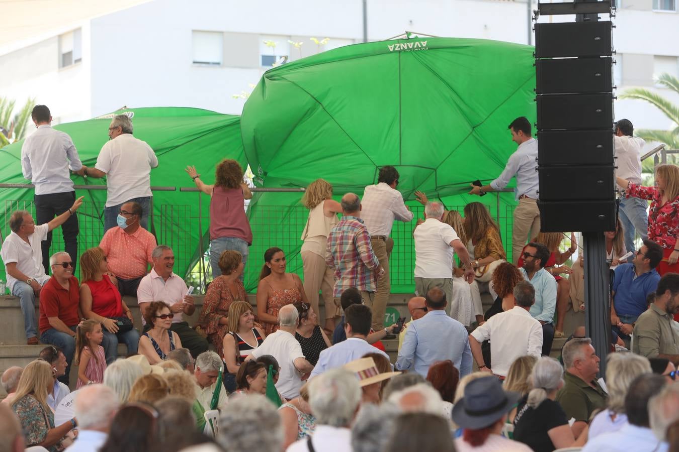 Fotos: Feijóo pide el voto en Cádiz «para seguir construyendo una tierra más libre»