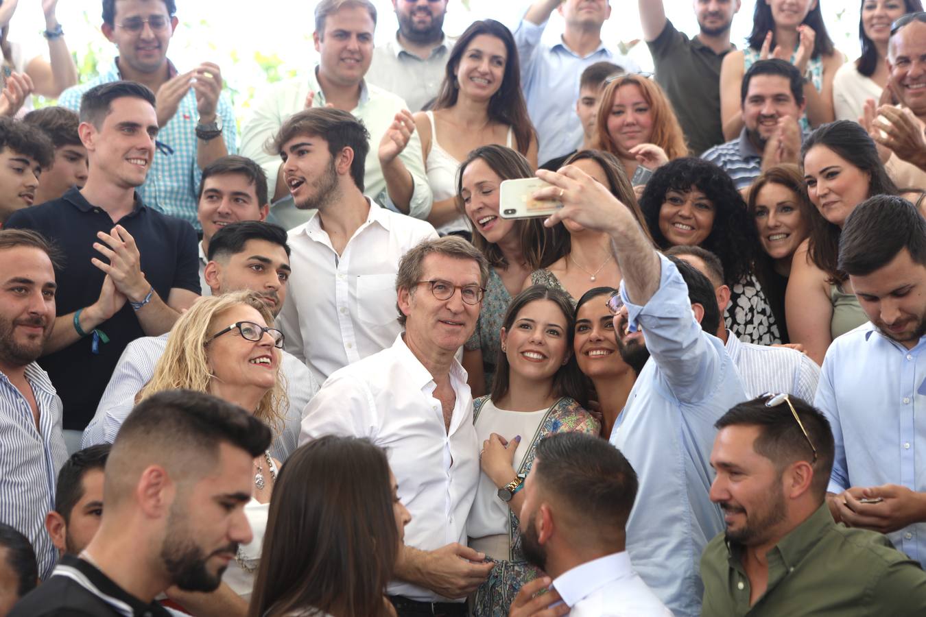 Fotos: Feijóo pide el voto en Cádiz «para seguir construyendo una tierra más libre»