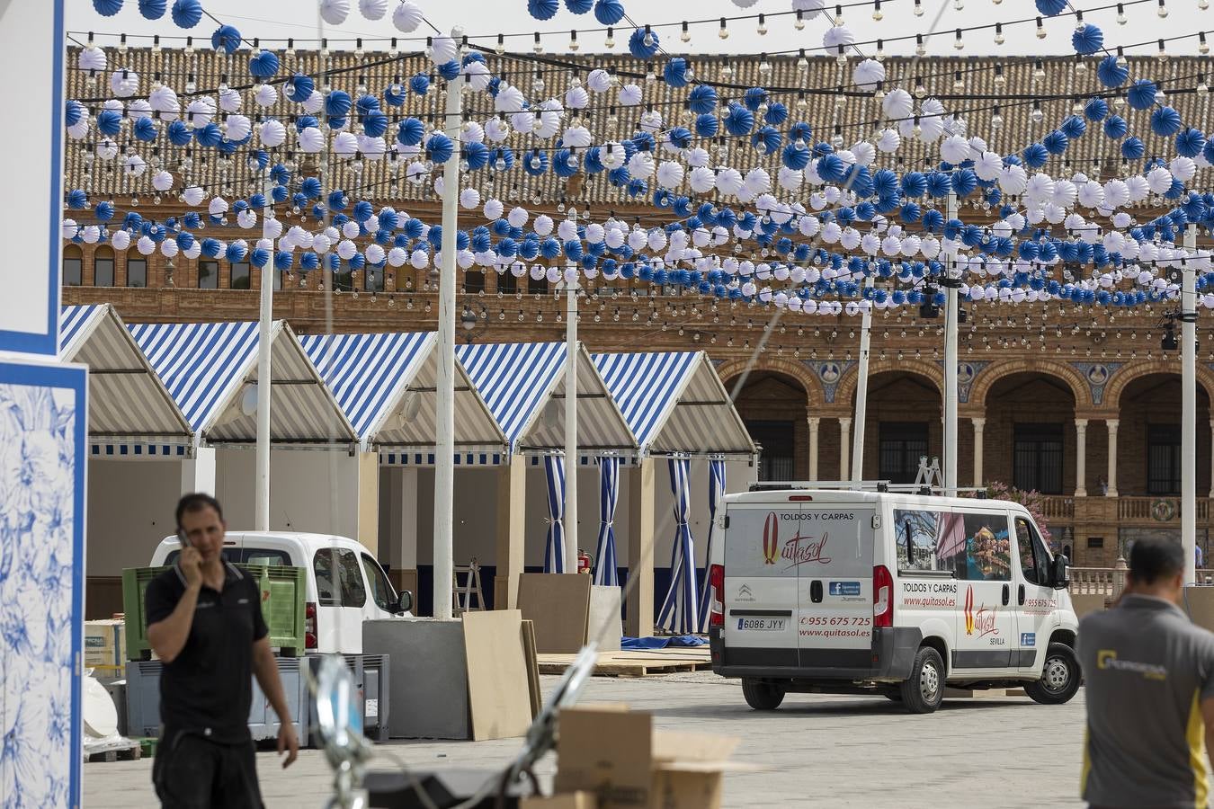 Dior monta la Feria en la Plaza de España, en imágenes