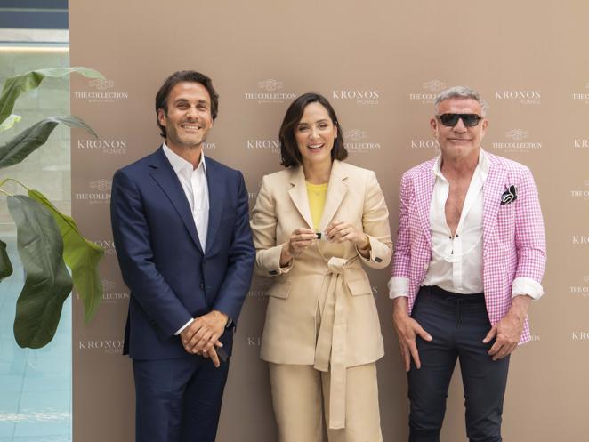 El nuevo ático de lujo de Tamara Falcó en Madrid. La celebrity recibía las llaves de la mano de Saïd Hejal, CEO de Kronos y acompañada de Joaquín Torres, del estudio de arquitectura A-cero, encargado del diseño del proyecto.