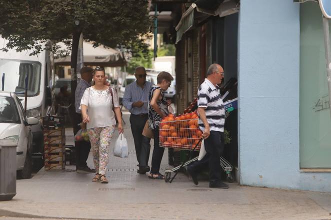 El comercio en el barrio de Ciudad Jardín en Córdoba, en imágenes