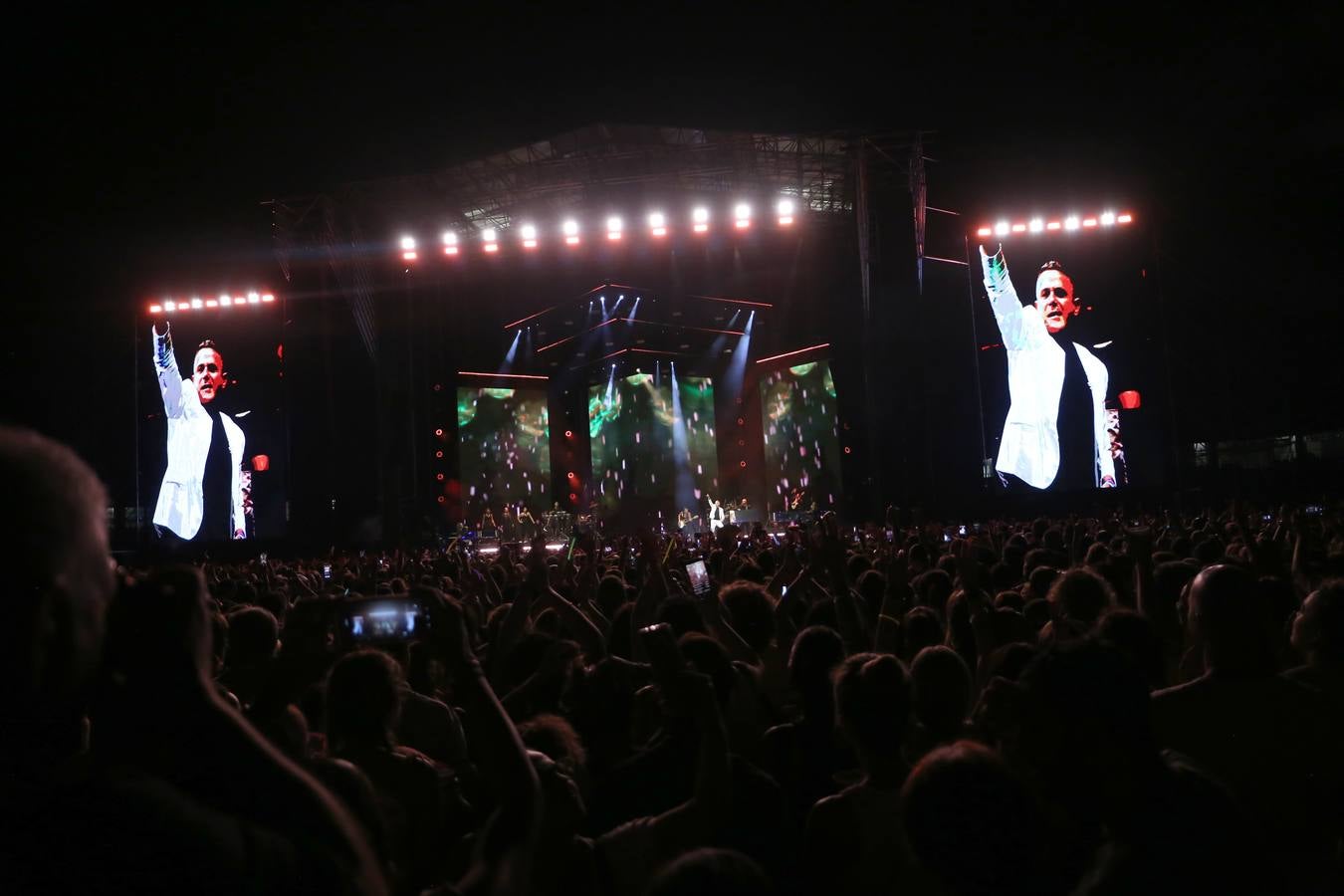 Sevilla vibra con Alejandro Sanz en el Villamarín