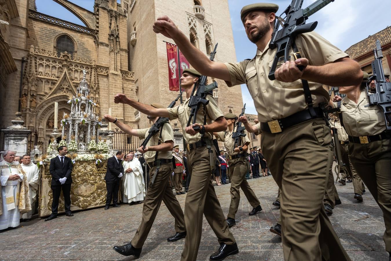 Las mejores imágenes de la procesión del Corpus Christi de Sevilla (y II)