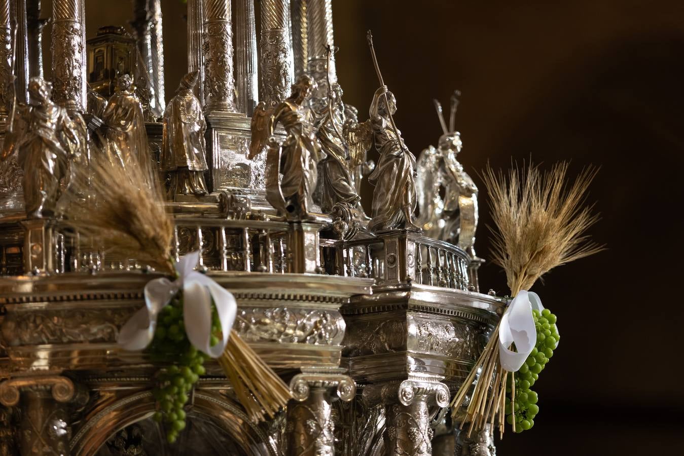 En imágenes, la Eucaristía del Corpus Christi en la Catedral de Sevilla