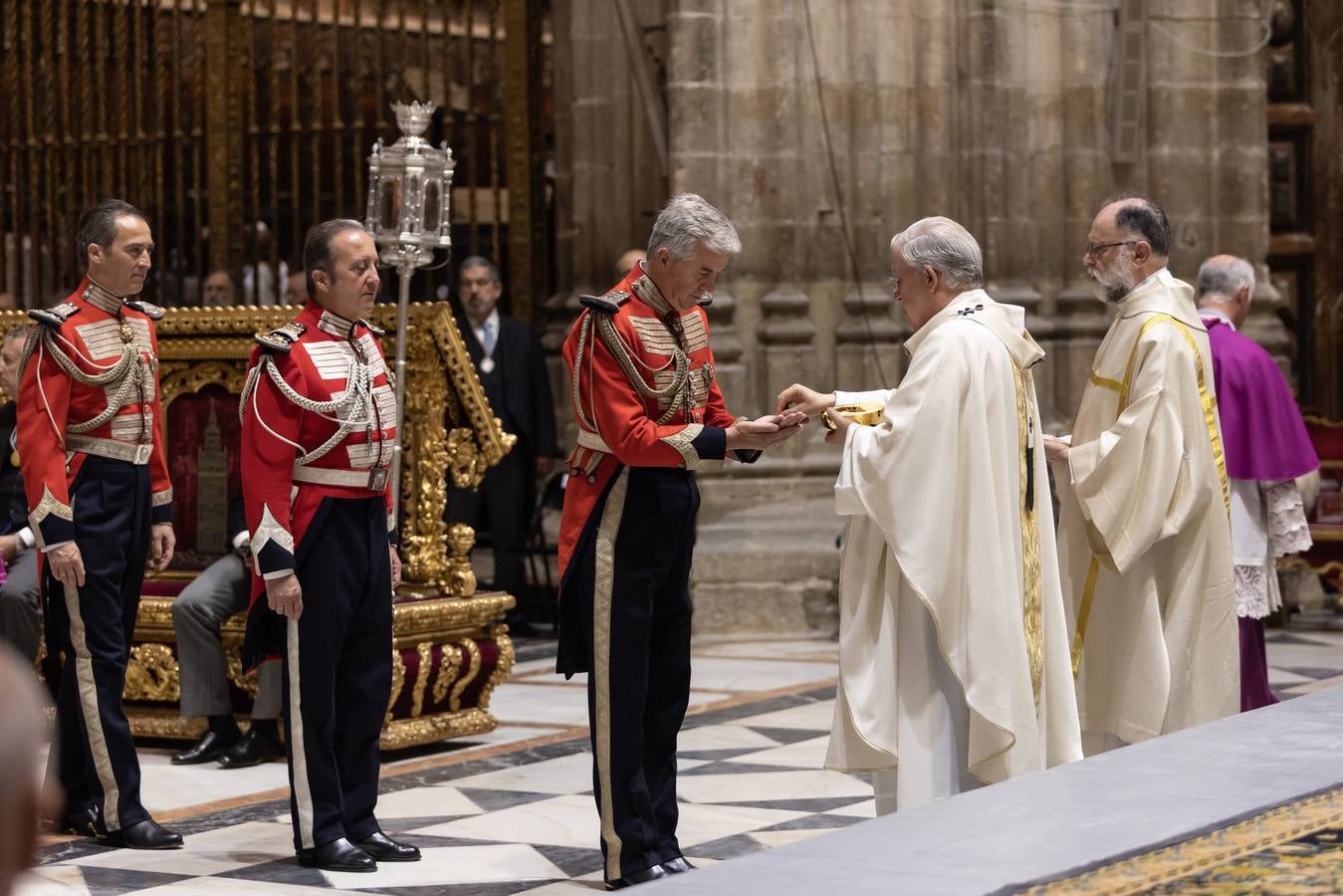 En imágenes, la Eucaristía del Corpus Christi en la Catedral de Sevilla