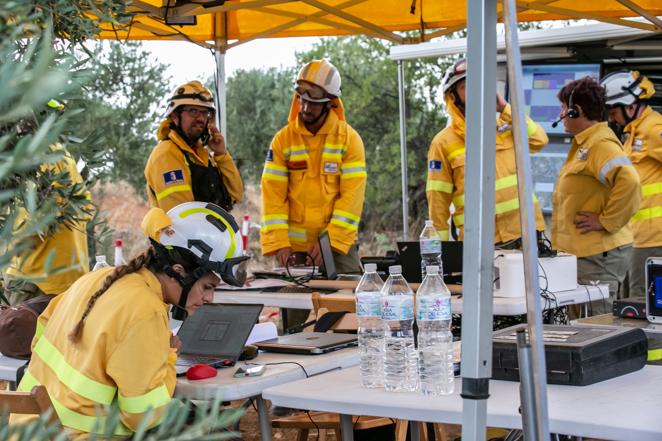 Un incendio pavoroso obliga a desalojar el parque Puy de Fou