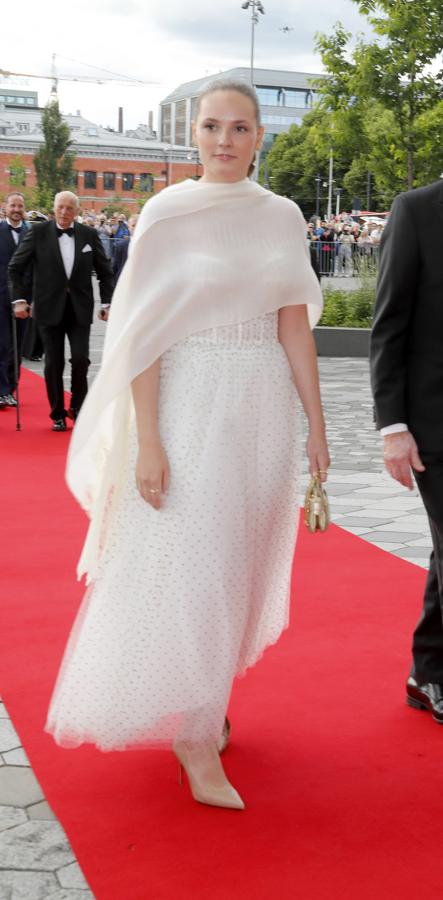 Ingrid de Noruega con un espectacular diseño nupcial de Monique Lhuillier. 