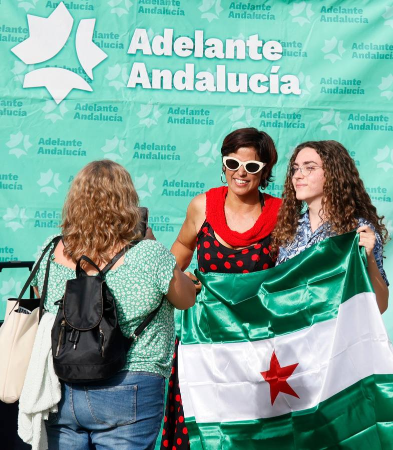 Teresa Rodríguez, de Adelante Andalucía, cerrando la campaña en Sevilla. MANUEL GÓMEZ