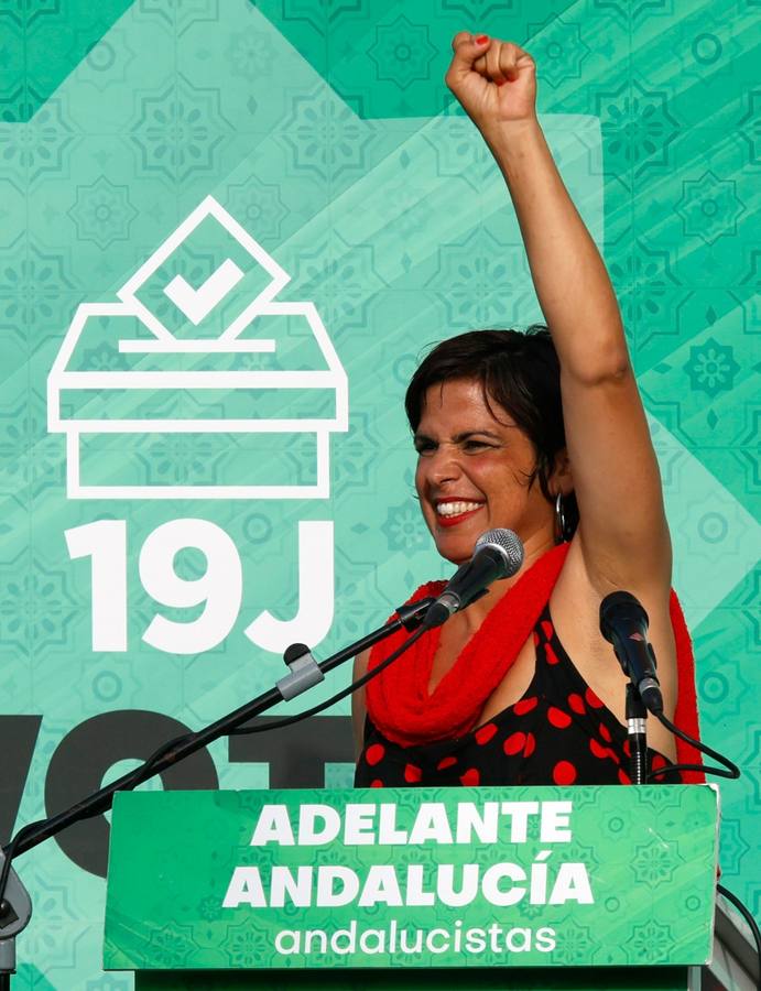 Teresa Rodríguez, de Adelante Andalucía, cerrando la campaña en Sevilla. MANUEL GÓMEZ