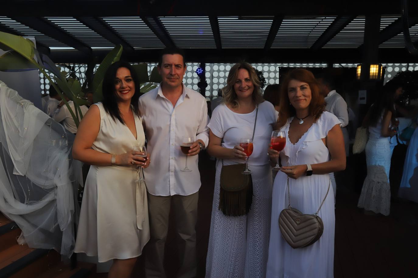 La Fiesta Blanca en la terraza del Eurostars Palace de Córdoba, en imágenes