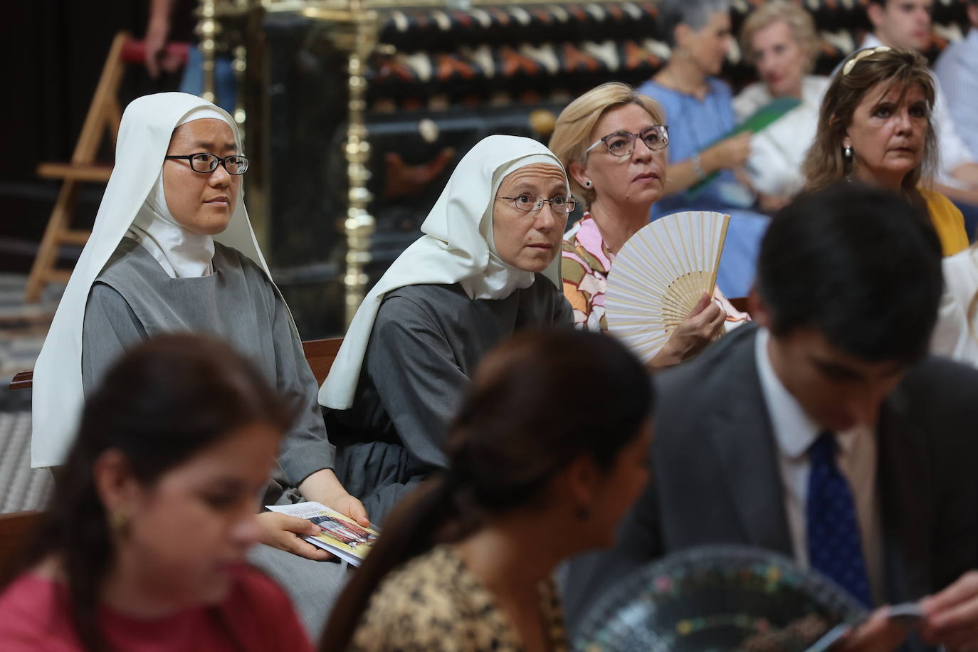 La ordenación de cinco nuevos presbíteros en la Mezquita-Catedral de Córdoba, en imágenes