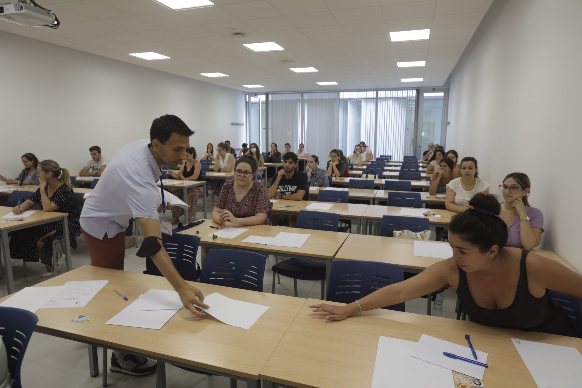 En imágenes: Así ha sido la primera prueba de las oposiciones a maestro en Cádiz