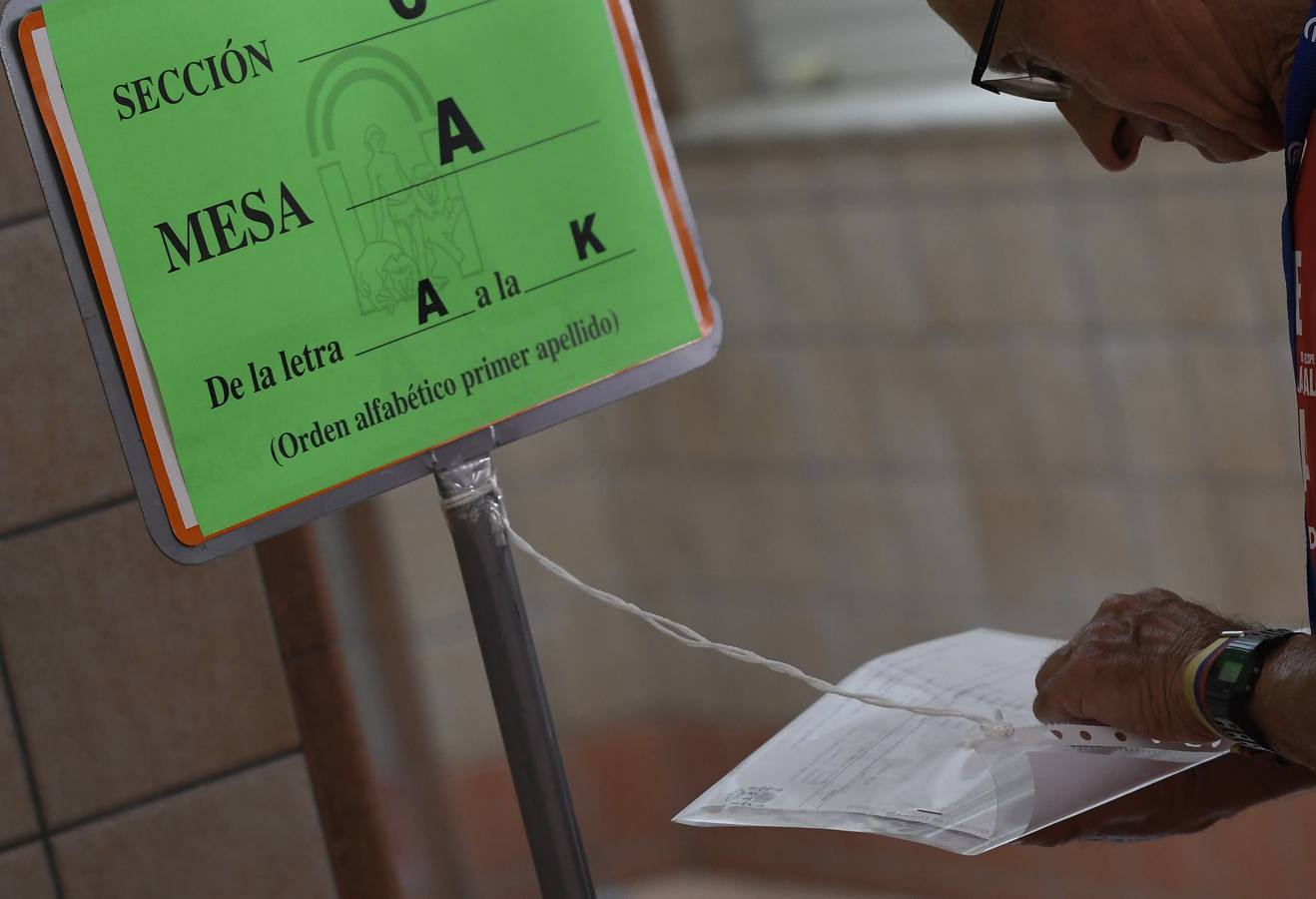 Votaciones durante la jornada electoral del 19J en Andalucía