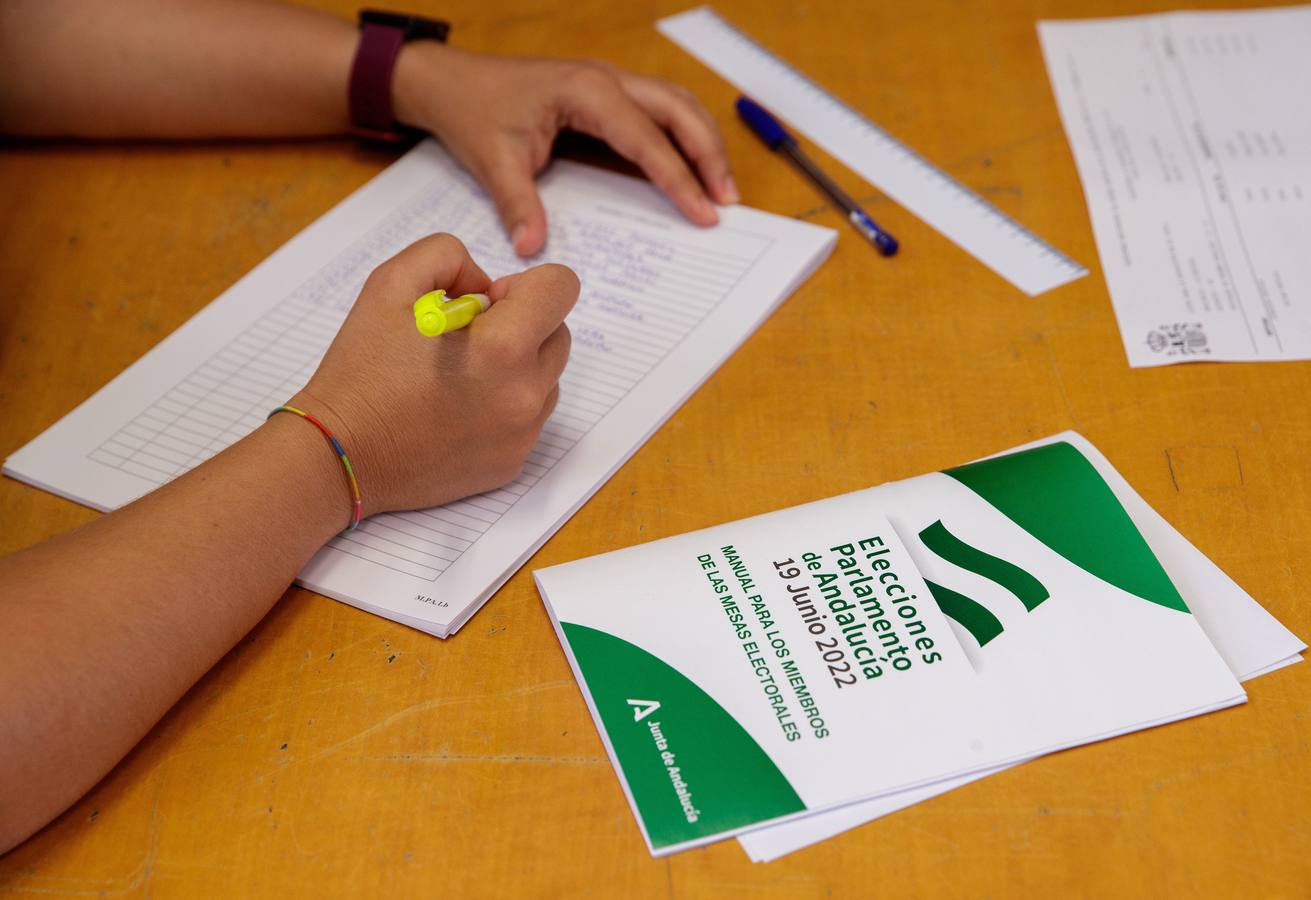 Votaciones durante la jornada electoral del 19J en Andalucía