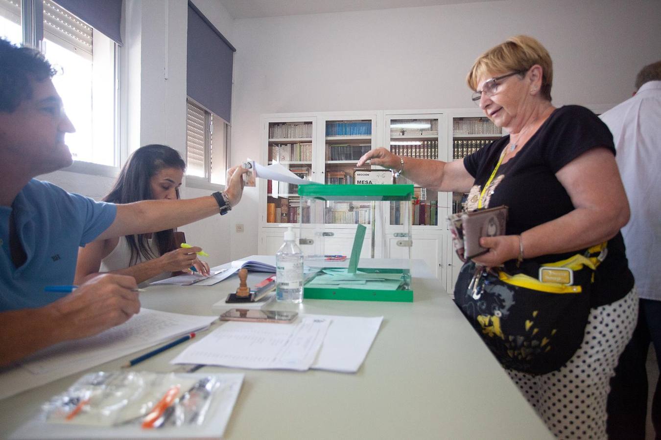 Votaciones durante la jornada electoral del 19J en Andalucía