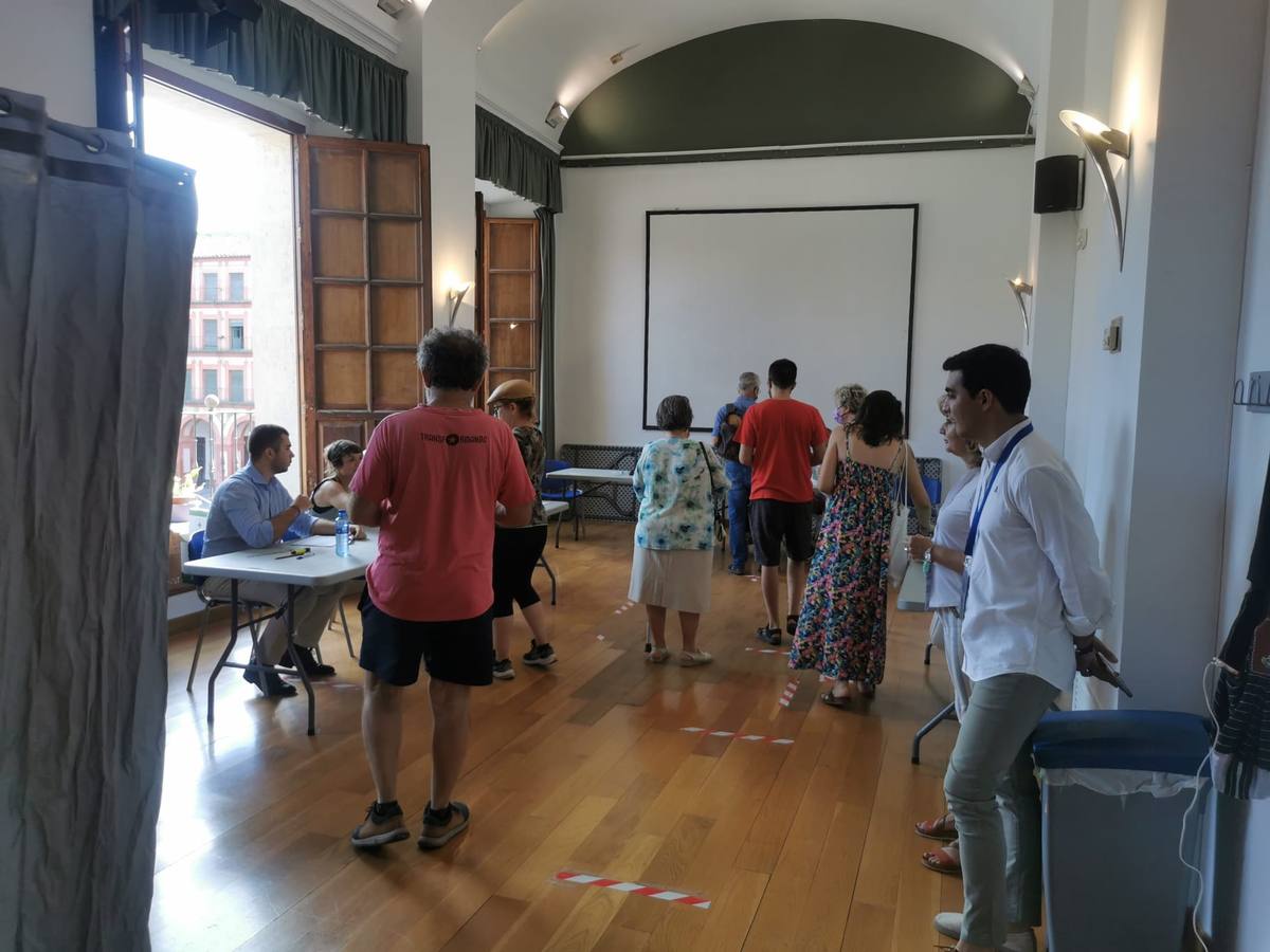 Votaciones durante la jornada electoral del 19J en Andalucía