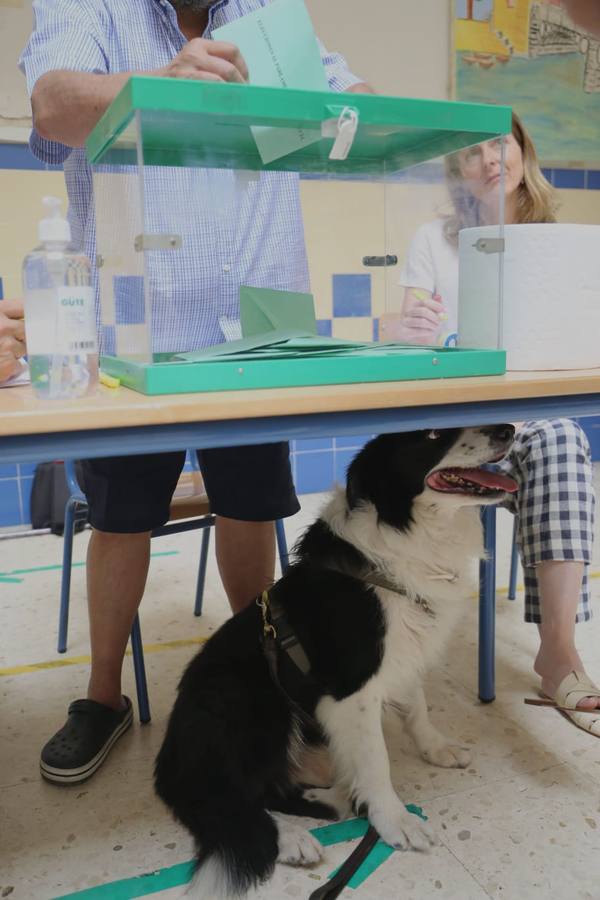 Votaciones durante la jornada electoral del 19J en Andalucía