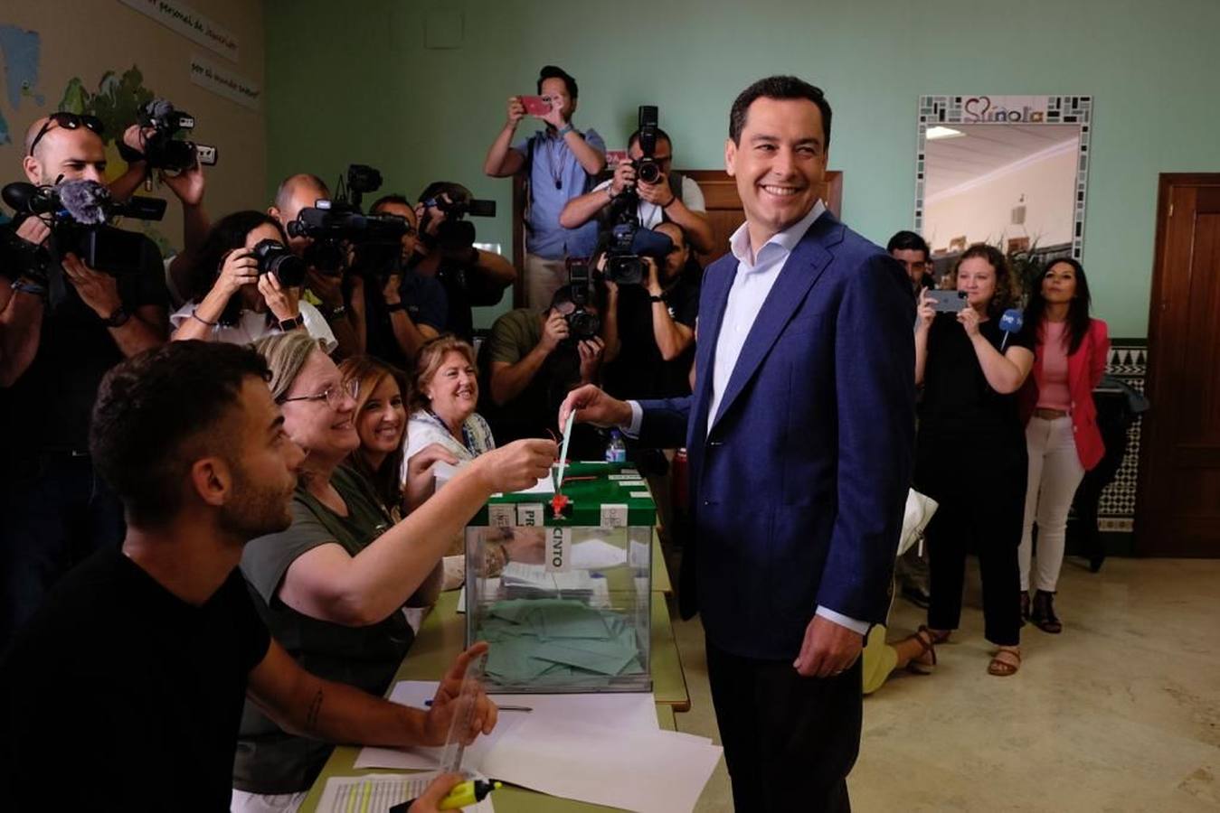 Juanma Moreno (PP) ha votado en Málaga