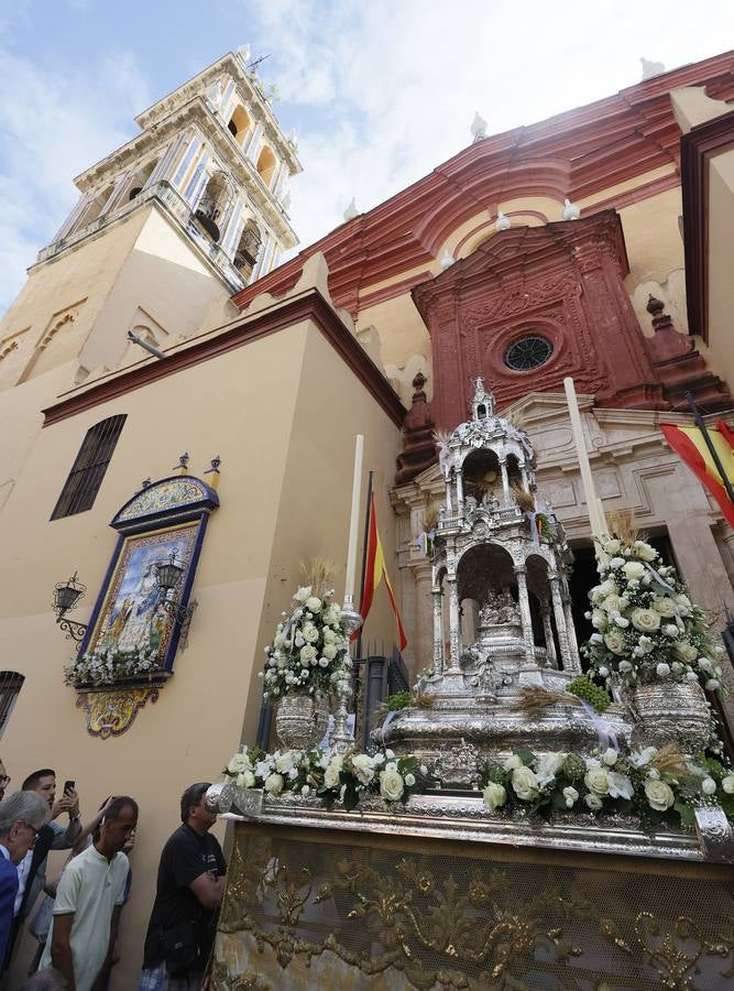 Procesión del Corpus Christi de Triana por las calles del barrio