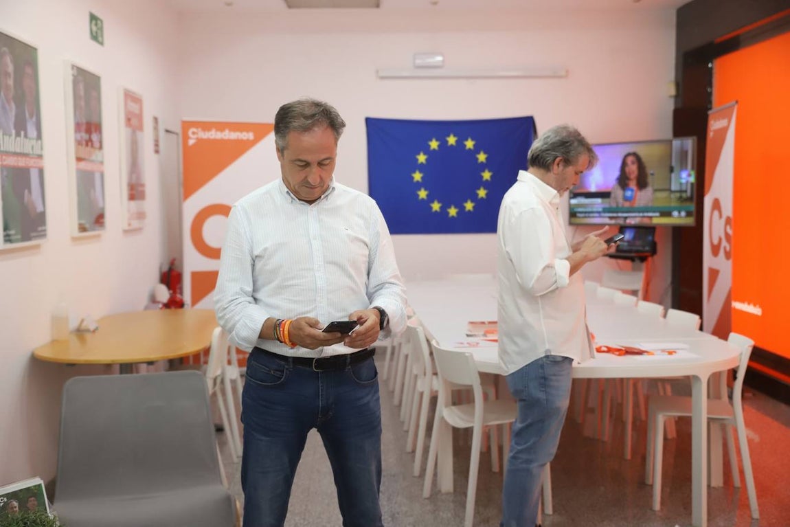 La desolación de Ciudadanos en Córdoba tras quedarse sin parlamentarios, en imágenes