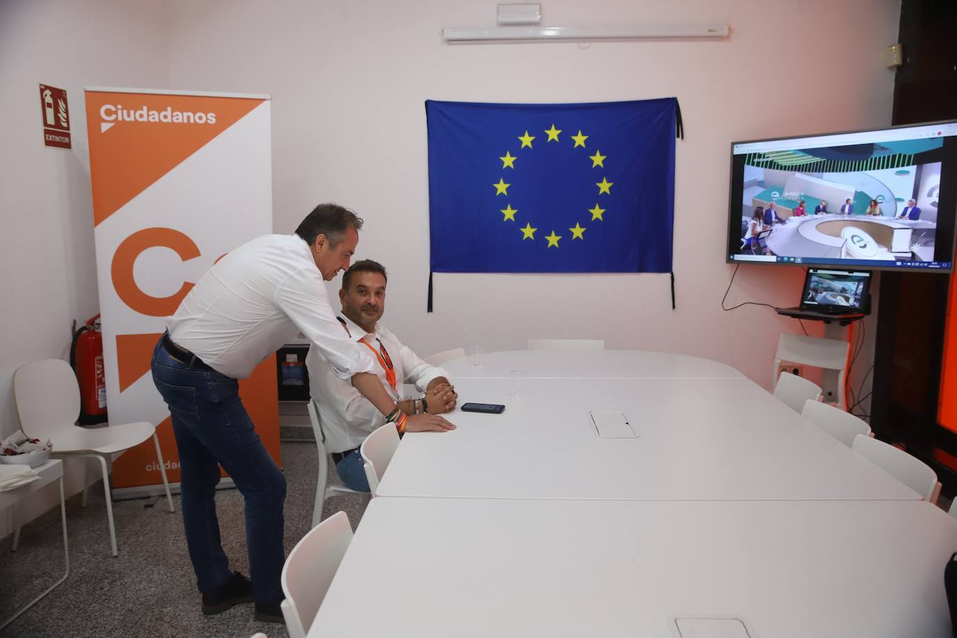 La desolación de Ciudadanos en Córdoba tras quedarse sin parlamentarios, en imágenes