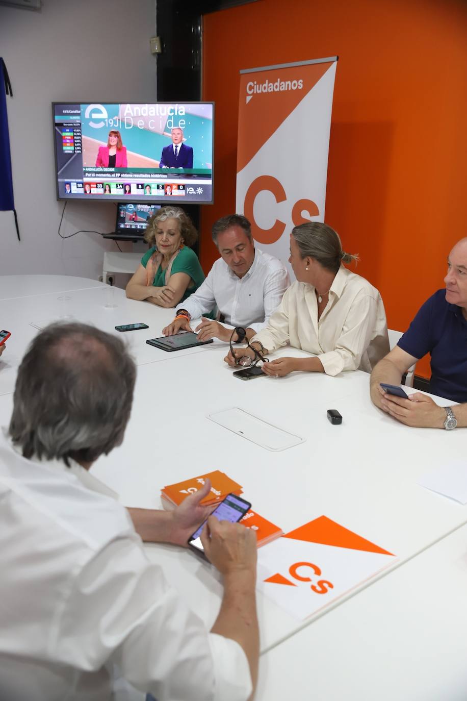 La desolación de Ciudadanos en Córdoba tras quedarse sin parlamentarios, en imágenes