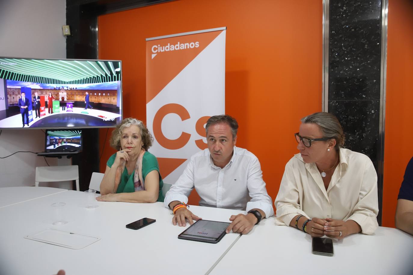 La desolación de Ciudadanos en Córdoba tras quedarse sin parlamentarios, en imágenes