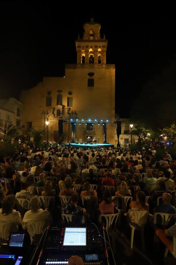 La Noche Blanca del Flamenco desde el Alcázar al Zoco y San Agustín, en imágenes