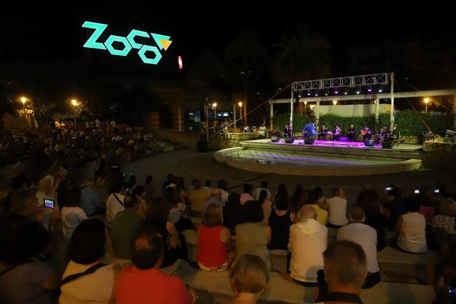 La Noche Blanca del Flamenco desde el Alcázar al Zoco y San Agustín, en imágenes