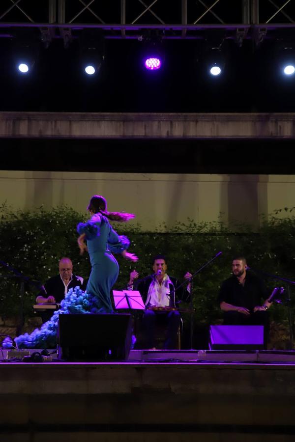 La Noche Blanca del Flamenco desde el Alcázar al Zoco y San Agustín, en imágenes