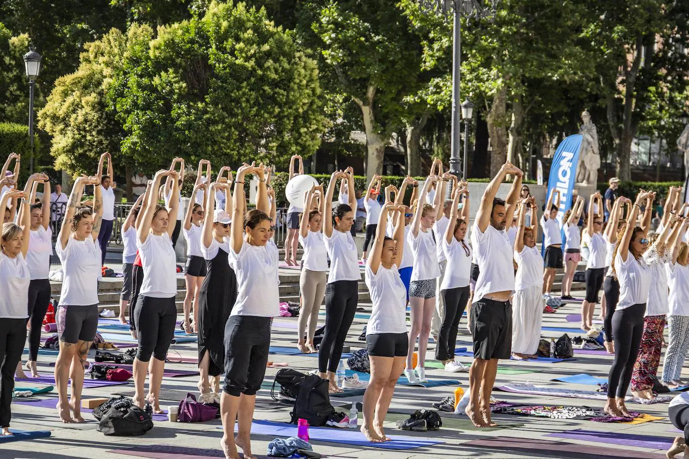 Desde 2014. El 11 de diciembre de 2014, la Asamblea General de la ONU (Organización de las Naciones Unidas) aprobó la propuesta, por consenso y con el respaldo de 177 países, de dictar una resolución para marcar el 21 de junio como el «Día Internacional del Yoga (DIY)».