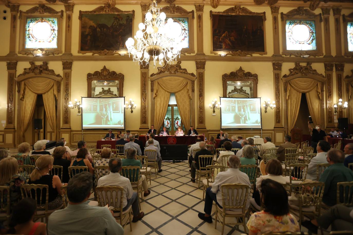 La asamblea del Círculo de la Amistad de Córdoba, en imágenes