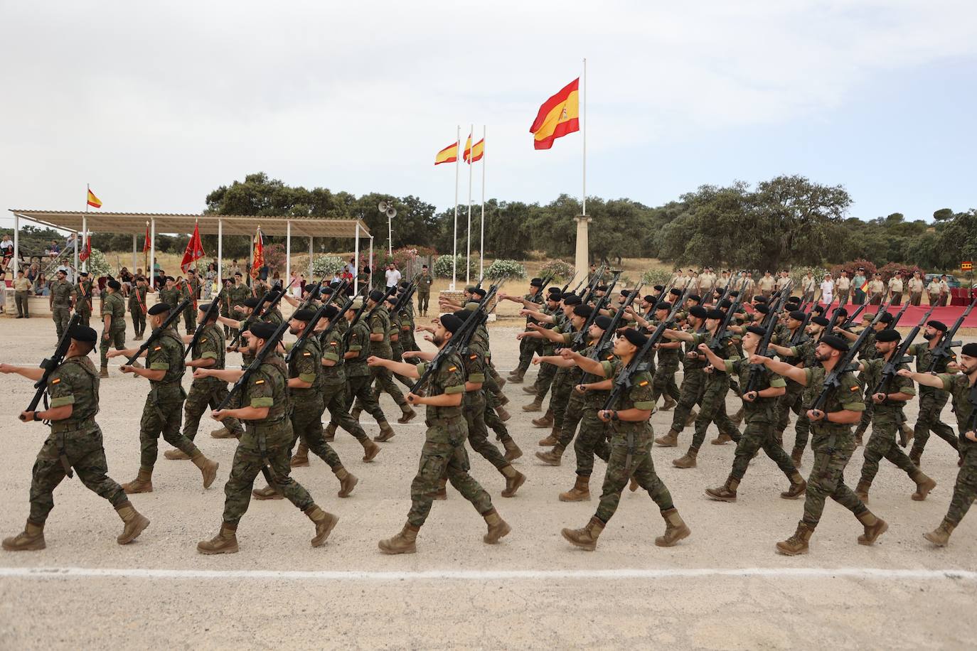 En imágenes, el desfile de la BRI X para despedir al contingente que marcha a Letonia