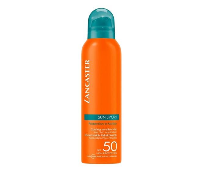 Protector solar Sun Sport Cooling Invisible Mist SPF 50 de Lancaster. Bruma solar de amplio espectro, resistente al sudor y al agua, y con efecto refrescante inmediato. Fácil y rápida de aplicar, su fórmula ligera y transparente permite que la piel respire mientras practicas deporte intenso. No es pegajosa, ni deja la piel grasa, y sus filtros son respetuosos con el océano. (16,95 €, en Druni)