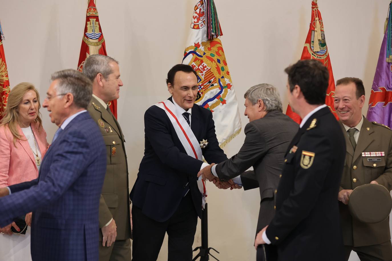 La imposición en Córdoba de la Gran Cruz del Mérito Militar al rector de la UCO, en imágenes