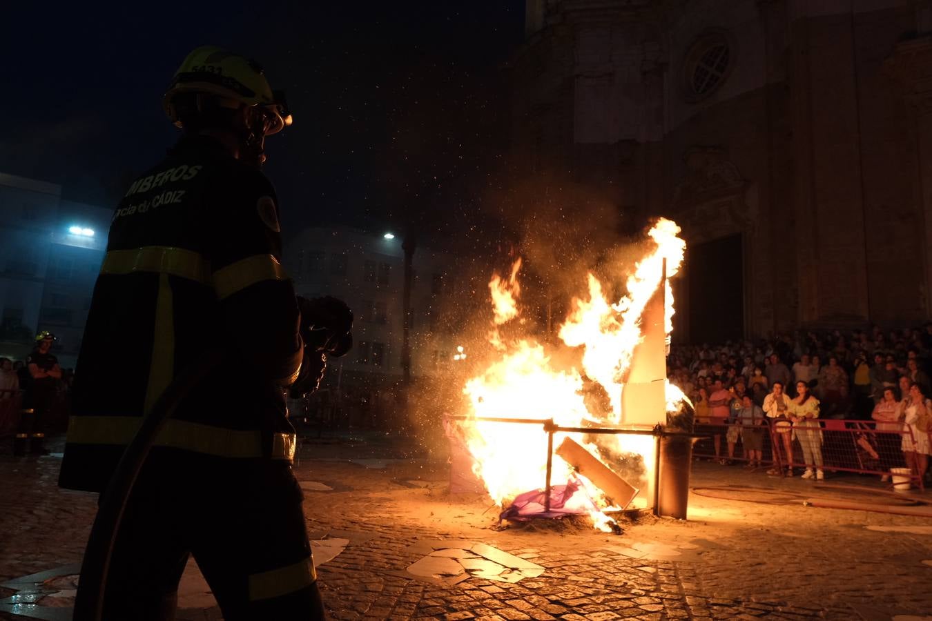 Fotos: Los Juanillos arden en Cádiz