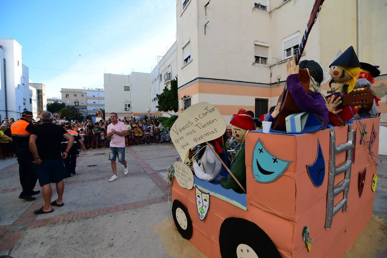 Fotos: Los Juanillos arden en Cádiz