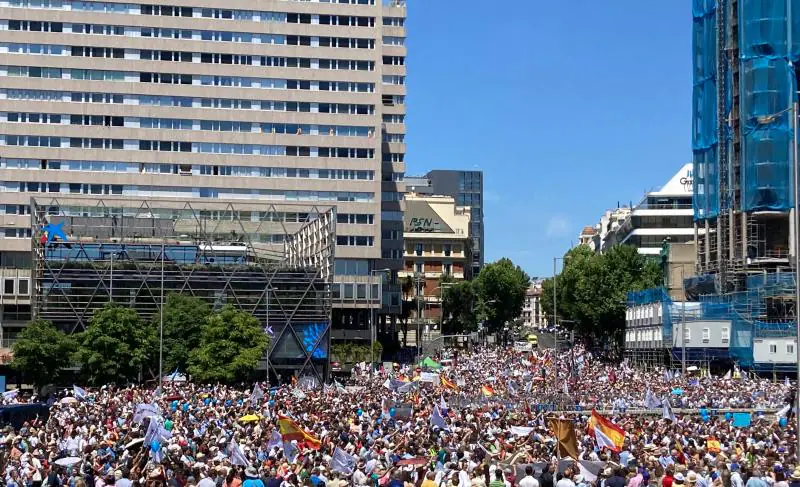 Más de 20.000 personas han recorridos las calles de Madrid, desde la glorieta de Bilbao a la Plaza de Colón, en favor de la vida. 