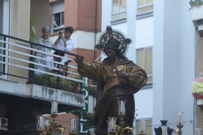 La procesión del Sagrado Corazón de Jesús en Córdoba, en imágenes