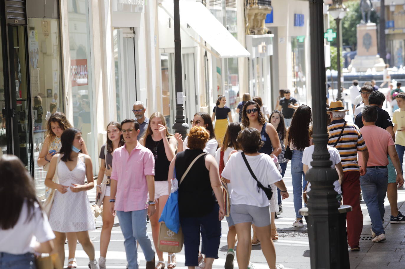 El arranque de las rebajas de verano en Córdoba, en imágenes