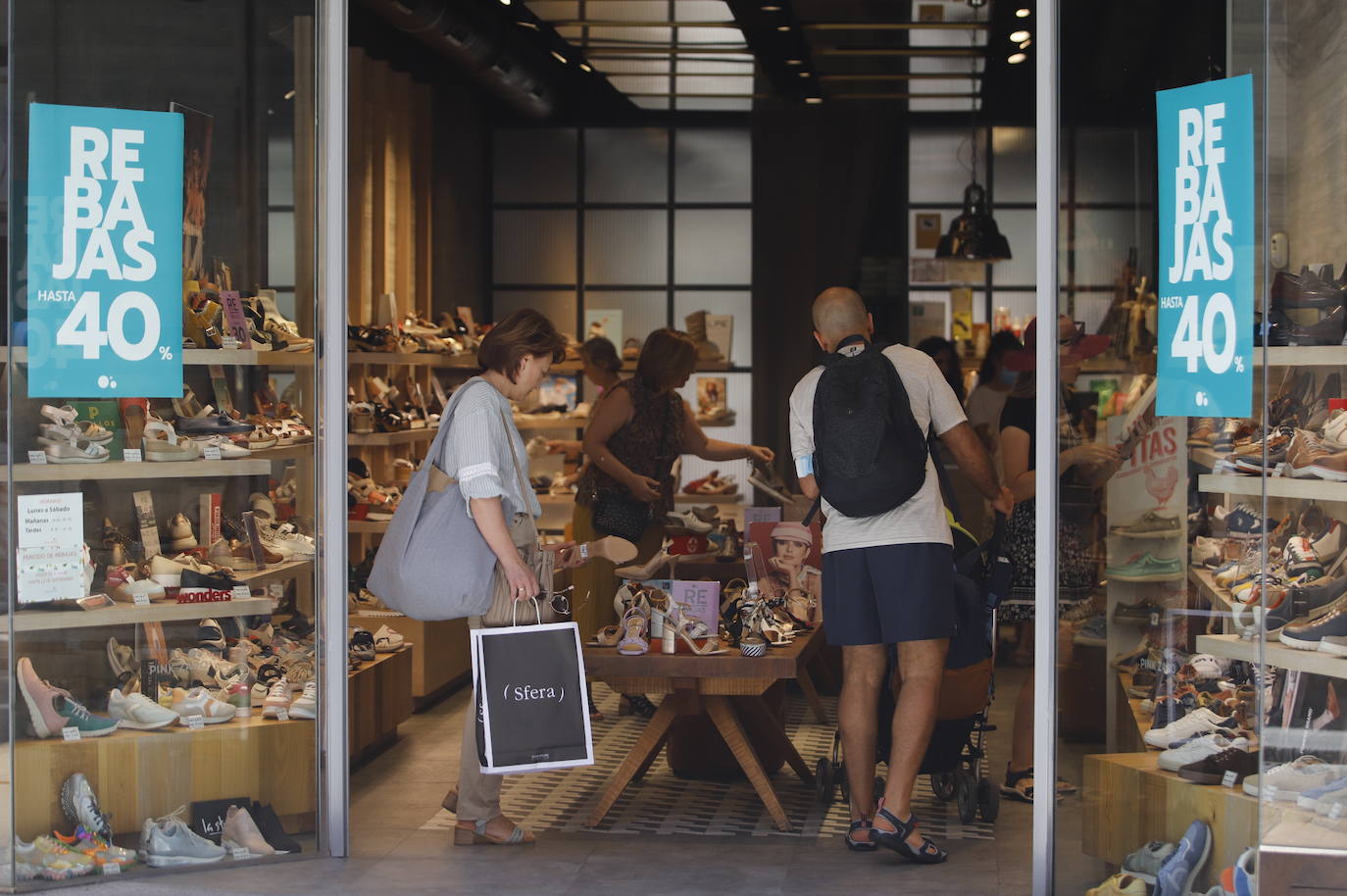 El arranque de las rebajas de verano en Córdoba, en imágenes