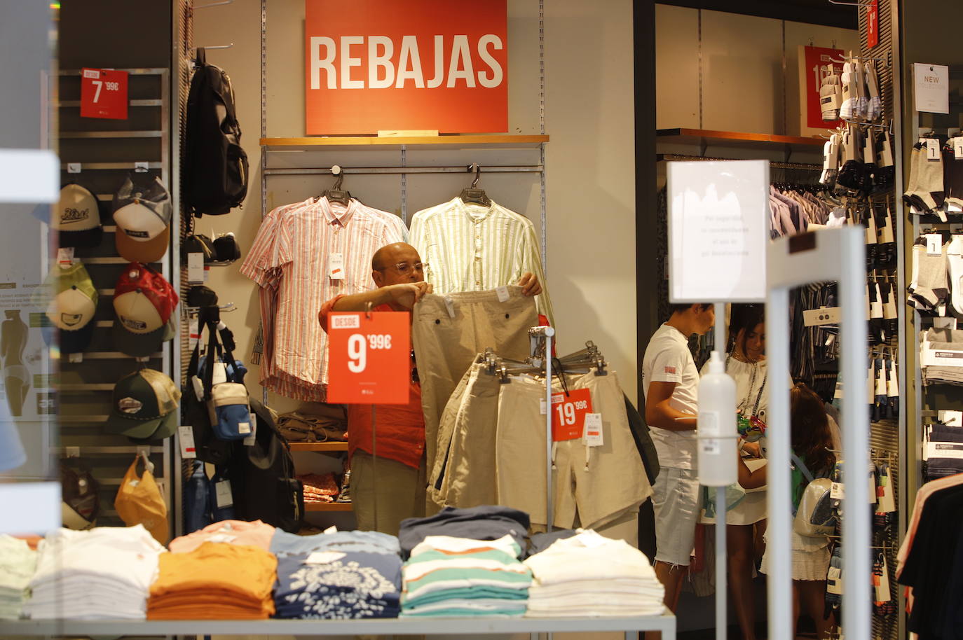 El arranque de las rebajas de verano en Córdoba, en imágenes