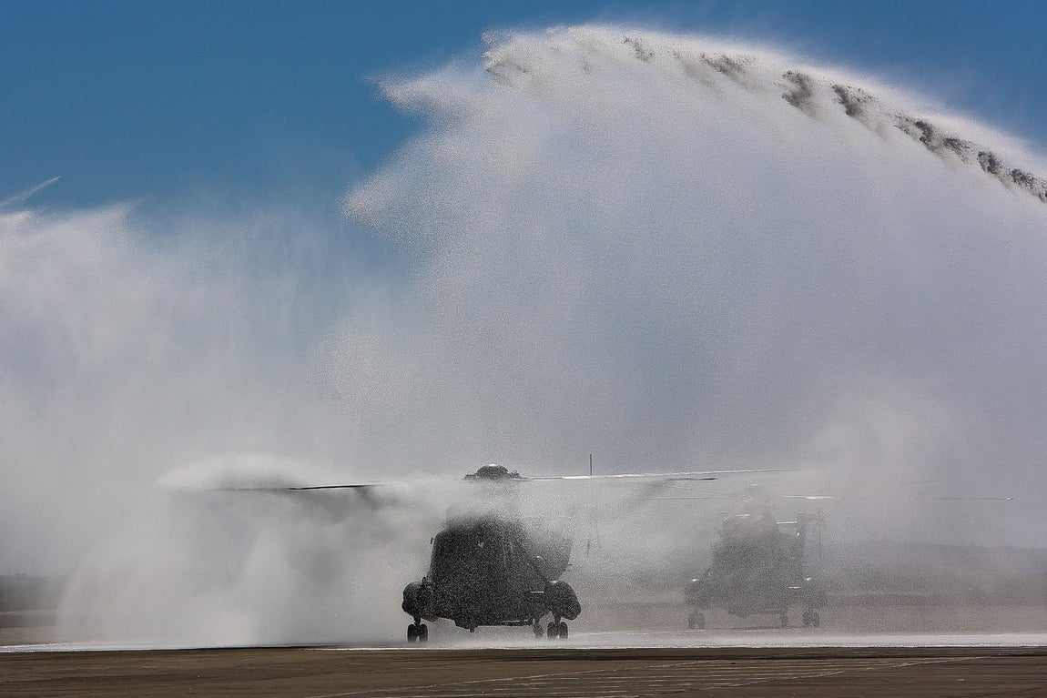En imágenes: Así ha sido la despedida de los dos últimos helicópteros &#039;Morsa&#039; de la Armada