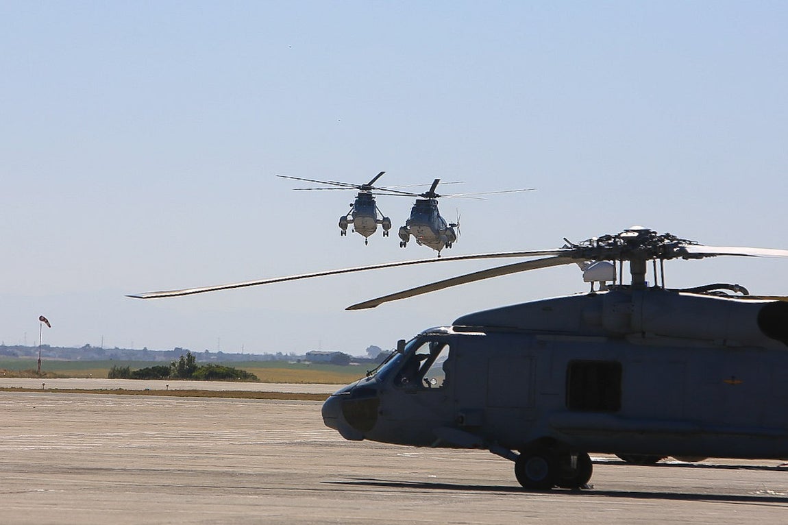 En imágenes: Así ha sido la despedida de los dos últimos helicópteros &#039;Morsa&#039; de la Armada