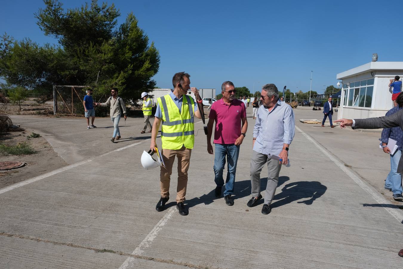 Fotos: Visita del Cádiz a las antiguas instalaciones de Delphi