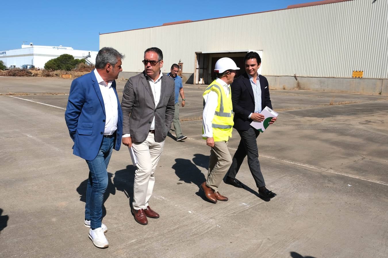 Fotos: Visita del Cádiz a las antiguas instalaciones de Delphi